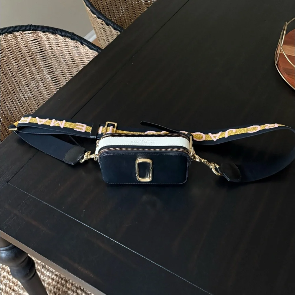 Marc Jacob’s Black Crossbody Bag - Picture 2 of 9